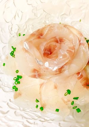 スズキの薄造りꕀ花びら盛りꕀ-レシピのメイン写真