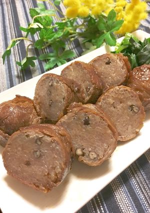 パック入りお赤飯で♡簡単肉巻きおにぎり♡-レシピのメイン写真
