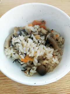 ひじき、キノコの炊き込みご飯-レシピのメイン写真