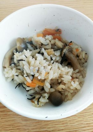 ひじき、キノコの炊き込みご飯-レシピのメイン写真