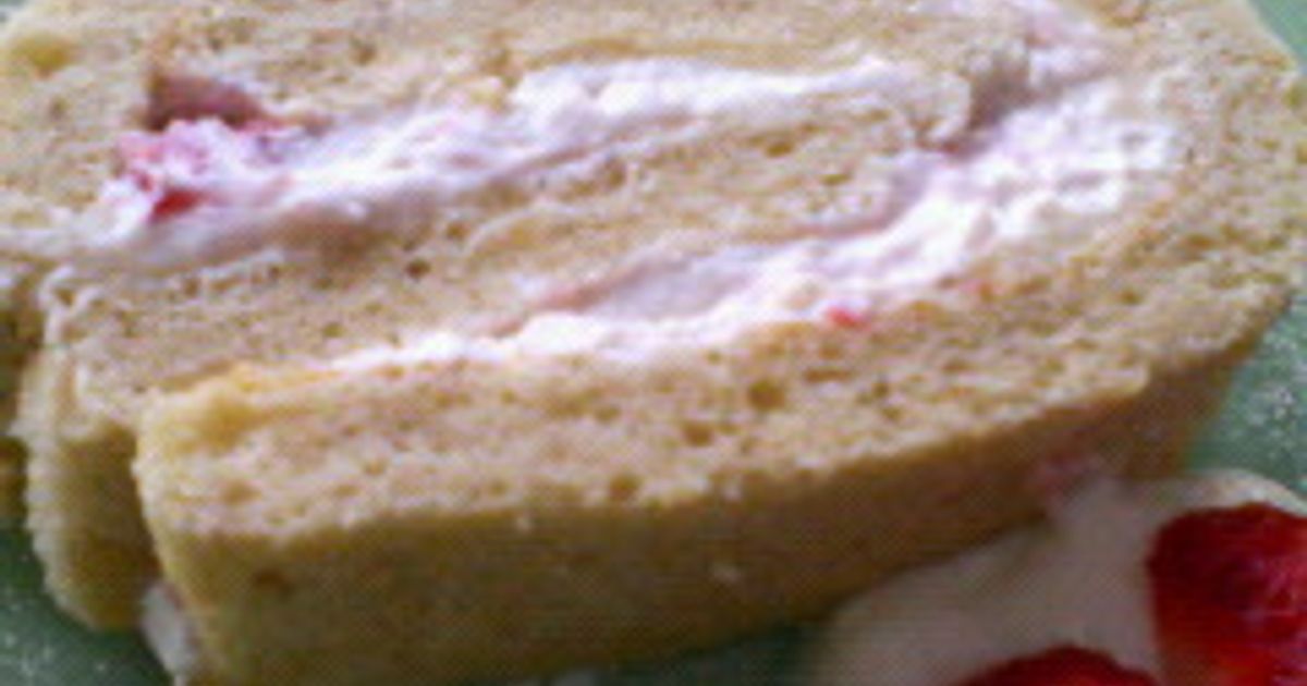 ふんわりいちごシフォンのロールケーキ＊ by kao722 【クックパッド