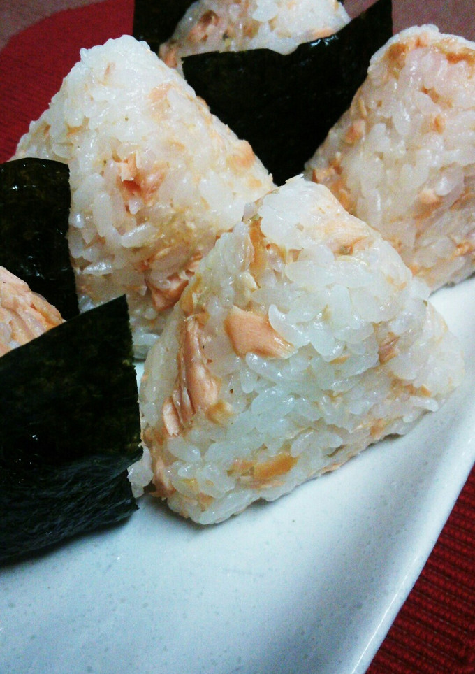我が家の鮭マヨおにぎり-レシピのメイン写真