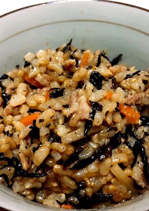 ズボラ×ズボラの激ウマ玄米炊き込みご飯◎-レシピのメイン写真