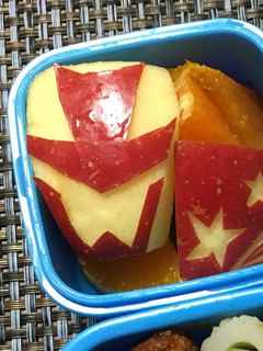 ルパンレンジャーのりんごの飾り切り-レシピのメイン写真