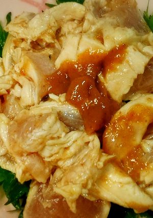 鳥わさを梅肉で-レシピのメイン写真