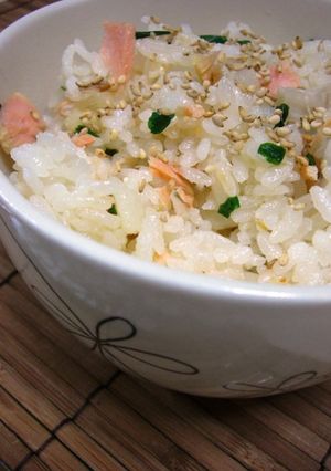 鮭としめじのバタ-にんにく醤油ごはん-レシピのメイン写真