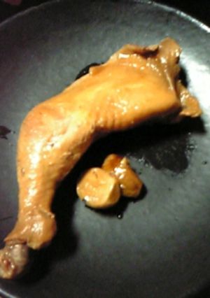 簡単で美味☆鶏骨付きもも肉のニンニク煮-レシピのメイン写真