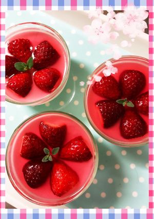 ミルクゼリー（イチゴのせ）-レシピのメイン写真