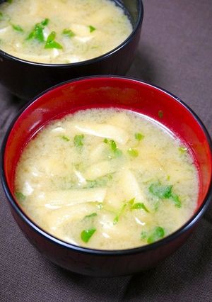 簡単！ヘルシー☆豆苗とお揚げのお味噌汁-レシピのメイン写真