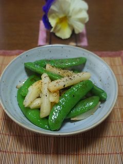 スナップエンドウと新じゃがの炒め物-レシピのメイン写真
