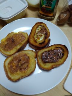 フランスパンをくりぬいて玉子と一緒に焼く-レシピのメイン写真
