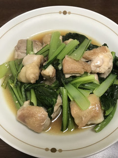 油を使わない鶏もも肉と小松菜の蒸し煮-レシピのメイン写真