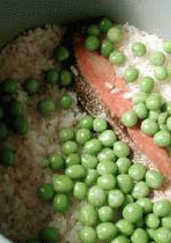塩鮭の焼いたのとグリンピースのまぜご飯-レシピのメイン写真
