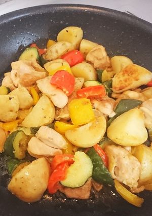 香草風味！鶏肉とじゃがいもの洋風炒め物-レシピのメイン写真