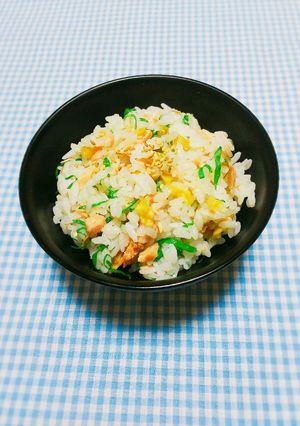 酢飯で❀鮭と胡桃と大葉混ぜ御飯(お握り)-レシピのメイン写真