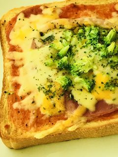 ピザ風☆ブロッコリー&ハムチーズトースト-レシピのメイン写真