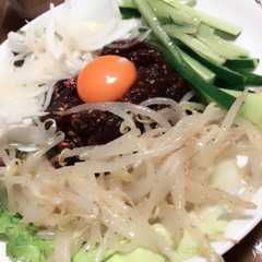 รูปของ ズボラさんでも大丈夫！クジラ肉のユッケ