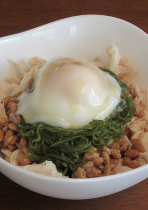 鶏むね肉と納豆とめかぶのネバネバサラダ-レシピのメイン写真
