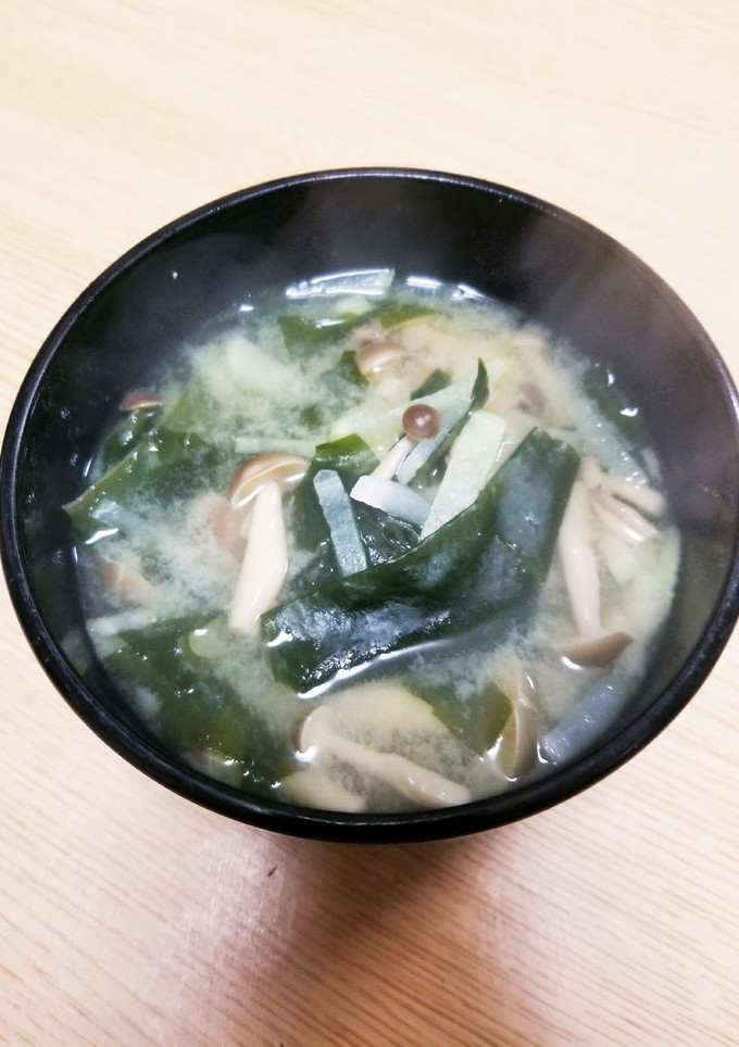 大根としめじのわかめ味噌汁-レシピのメイン写真
