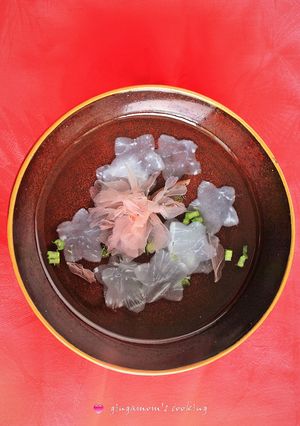 桜の花の塩漬けと蕪(大根)のお吸い物-レシピのメイン写真
