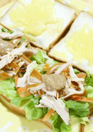 サテ風スモークチキンのサンドイッチ-レシピのメイン写真