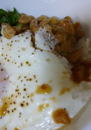 朝晩御飯♪1人ご飯目玉焼き納豆丼♪-レシピのメイン写真