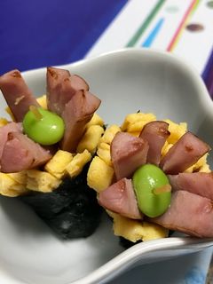 たまごとウインナーの花のり巻き-レシピのメイン写真