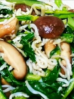 小松菜と椎茸のバターオイスター炒め♥簡単-レシピのメイン写真