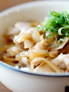 簡単美味♪こってり味噌豚丼-レシピのメイン写真