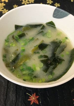 今が旬！生わかめ、生めかぶの味噌汁-レシピのメイン写真