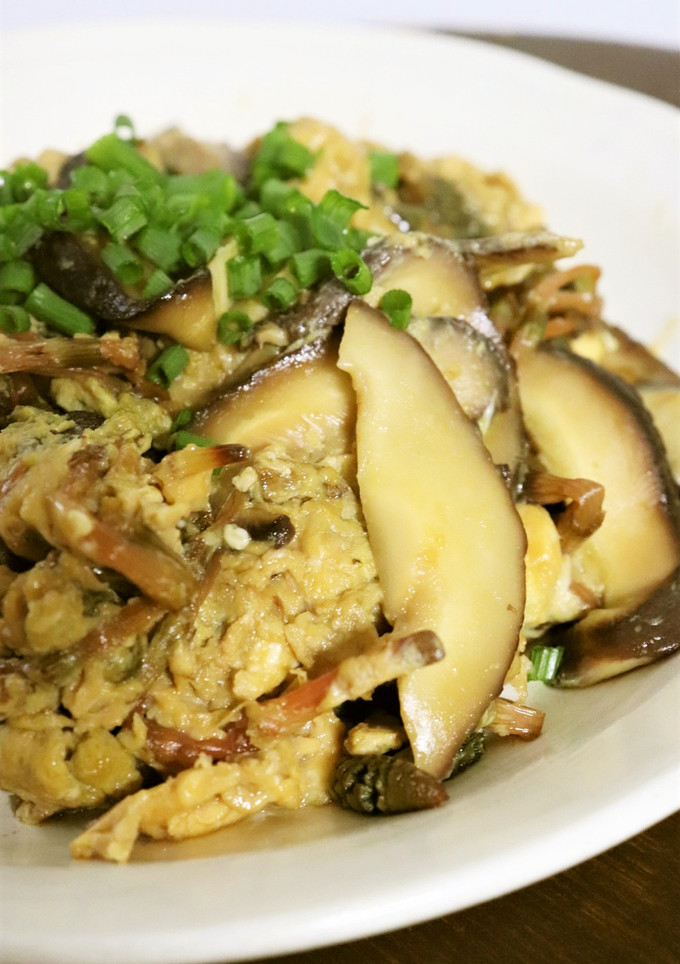 春の訪れ♪土筆と生椎茸の卵とじ～丼にも～-レシピのメイン写真