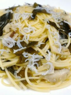 しらすとワカメで梅昆布茶の和風パスタ-レシピのメイン写真