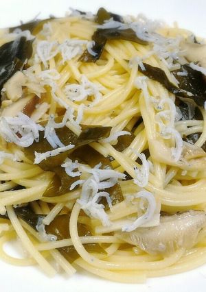 しらすとワカメで梅昆布茶の和風パスタ-レシピのメイン写真