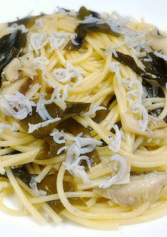 しらすとワカメで梅昆布茶の和風パスタ-レシピのメイン写真