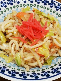 子供とママの豚挽き肉で作る焼きうどん-レシピのメイン写真