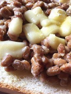 コーンスープで納豆トースト-レシピのメイン写真