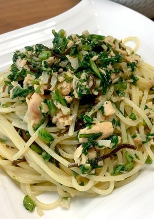 鮭缶でぱぱっと☆春菊と鮭と塩昆布のパスタ-レシピのメイン写真