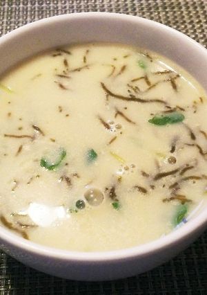 もずくと豆苗のミルクカレースープ-レシピのメイン写真