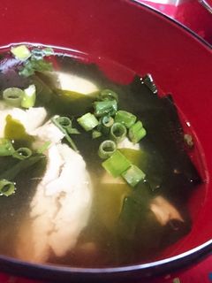 上品な味!【鶏ささみとワカメのすまし汁】-レシピのメイン写真