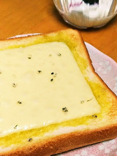 ジュワっと美味しい♪チーズトースト-レシピのメイン写真