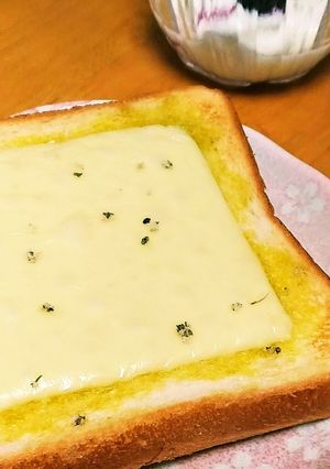 ジュワっと美味しい♪チーズトースト-レシピのメイン写真