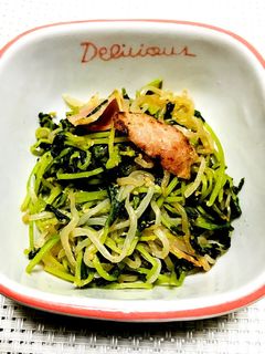 豆苗と蒟蒻とベーコンのごま醤油炒め-レシピのメイン写真