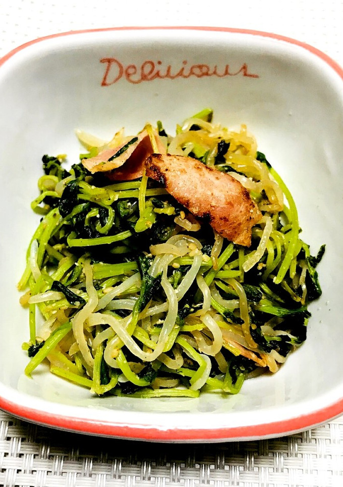 豆苗と蒟蒻とベーコンのごま醤油炒め-レシピのメイン写真
