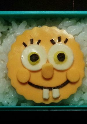 クッキー型de簡単スポンジボブ　キャラ弁-レシピのメイン写真
