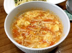 トマトとエノキの簡単かき卵コンソメスープ-レシピのメイン写真