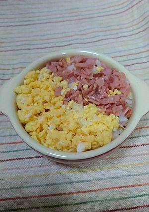 入り玉子とハムの簡単！2色丼-レシピのメイン写真