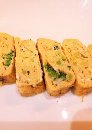 ブロッコリーと粉チーズの玉子焼き-レシピのメイン写真