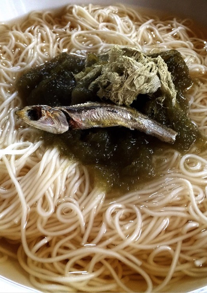 かんたん煮麺 とろろ昆布と煮干しのせ-レシピのメイン写真