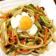 肉なしでも美味!ネギたっぷり温玉焼うどん