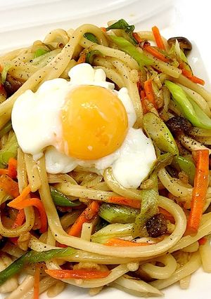 肉なしでも美味！ネギたっぷり温玉焼うどん-レシピのメイン写真